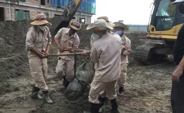 500LB BOMB FOUND BY THE CENTRAL MARKET OF DONG HOI CITY, QUANG BINH